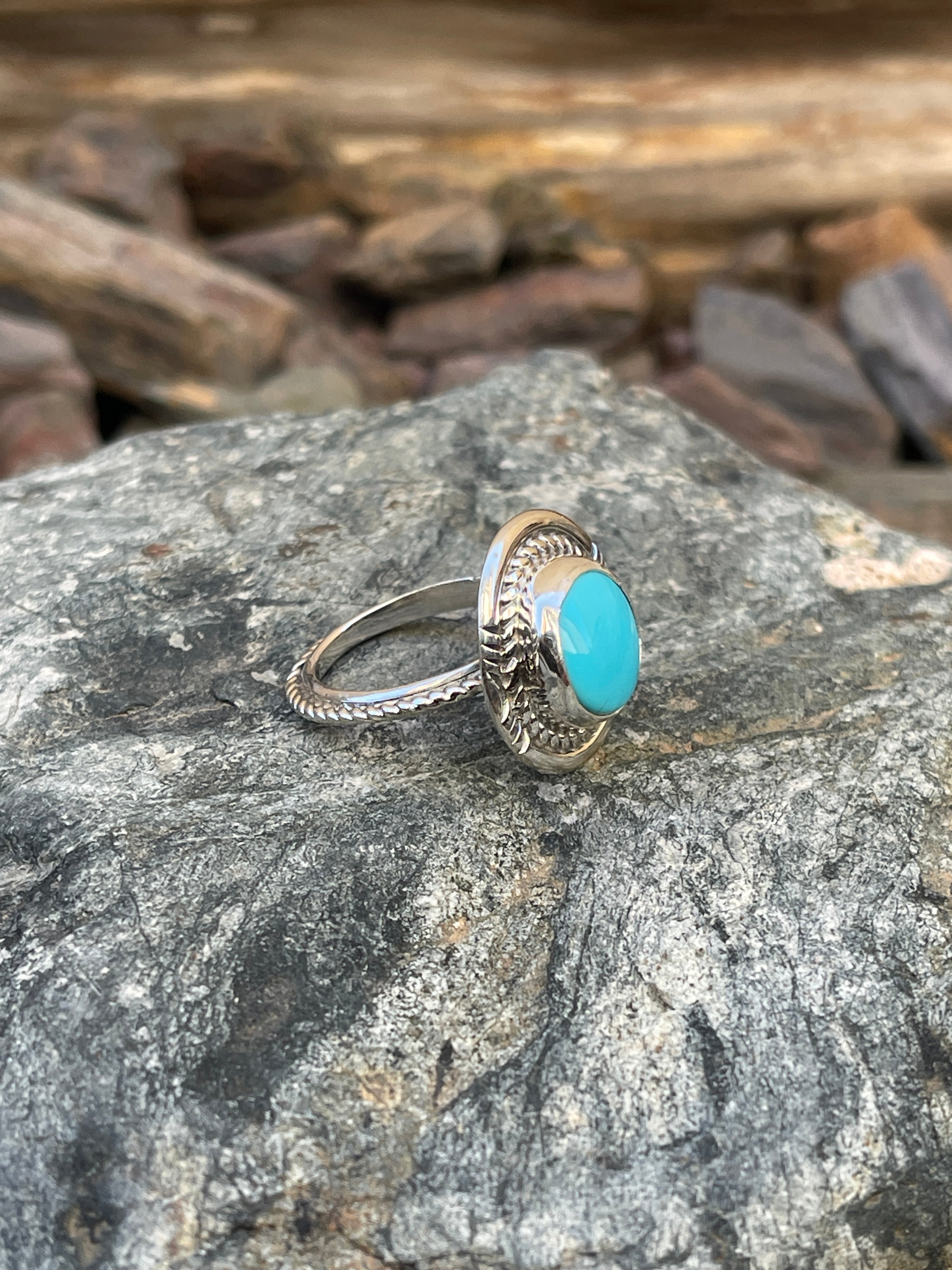 Round Hand Crafted Sterling Silver Blue Kingman Turquoise Ring - Size 8