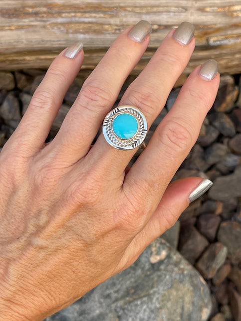 Round Hand Crafted Sterling Silver Blue Kingman Turquoise Ring - Size 8