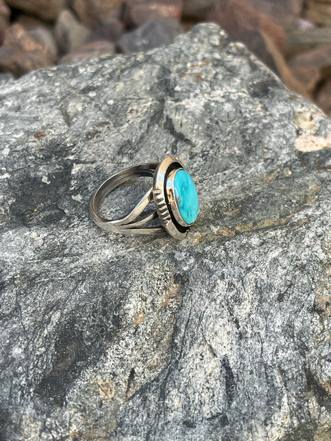 Small Handmade Sterling Silver Kingman Turquoise Ring - Size 6