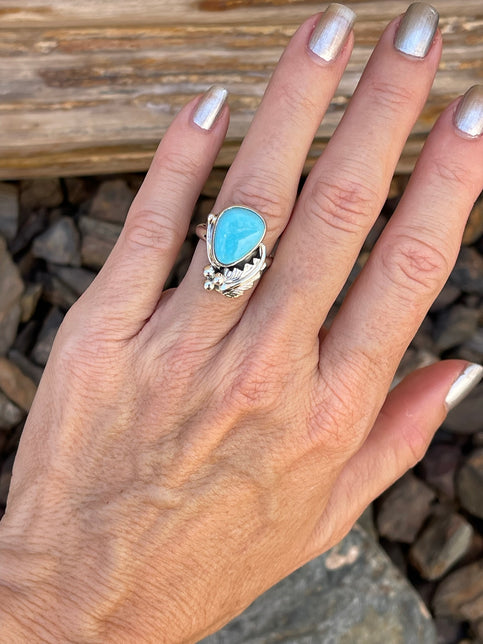 Hand Crafted Solid Sterling Silver Kingman Turquoise Ring with Leaf Detail - Size 6