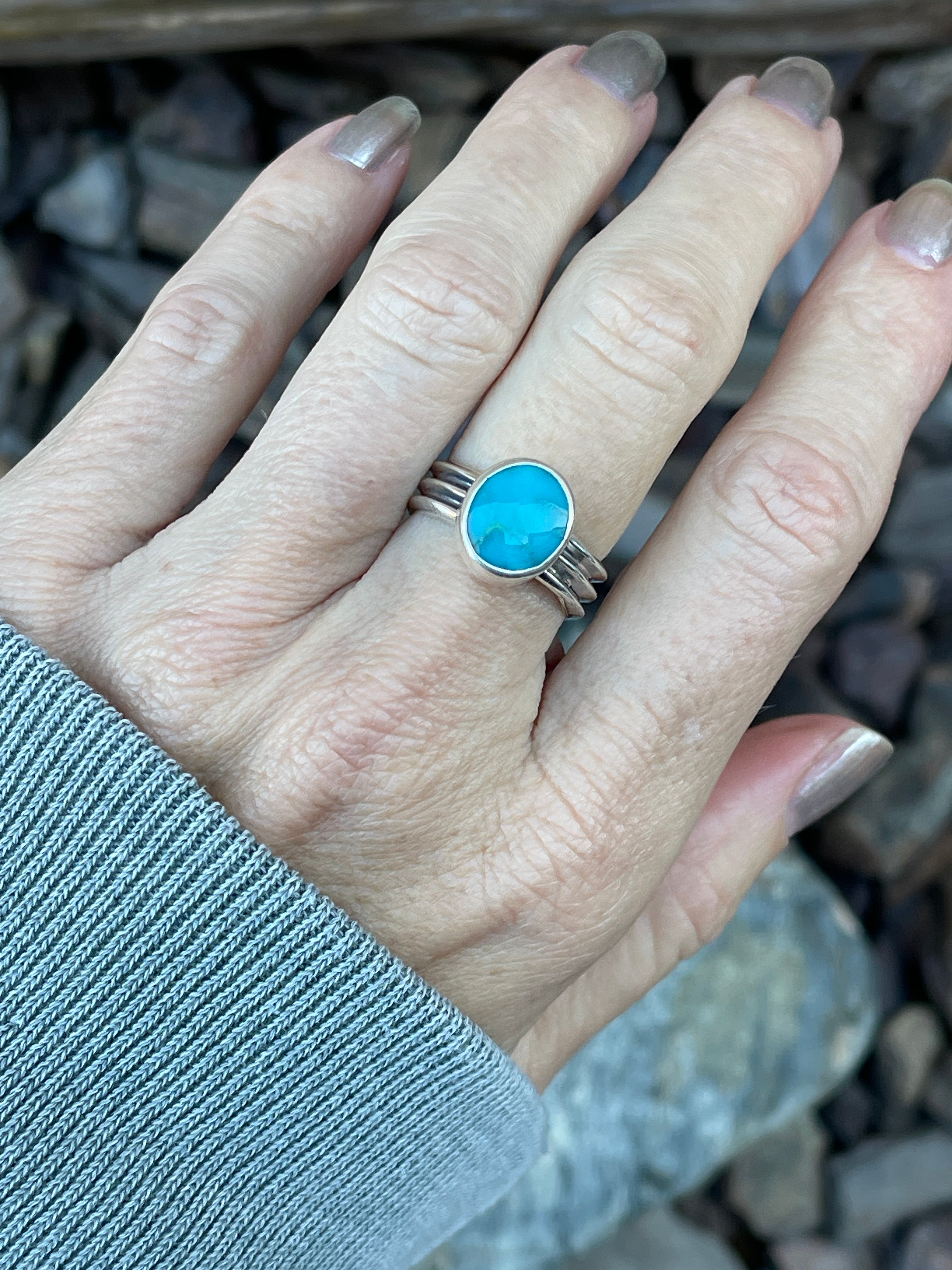 Small Hand Crafted Sterling Silver Single Stone Kingman Turquoise Ring - Size 6