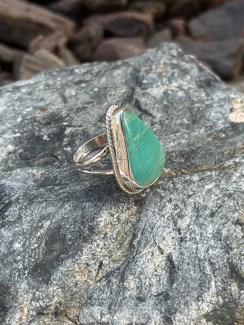 Handmade Sterling Silver Kingman Turquoise Ring with Twist Trim - Size 6