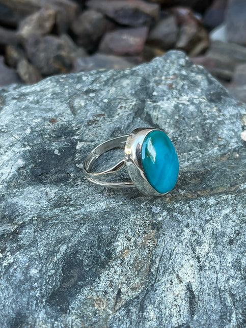 Handmade Sterling Silver Blue Kingman Turquoise Plain Bezel Trim Ring - Size 8