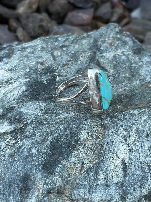 Handmade Sterling Silver Kingman Turquoise Triangle Cut Ring - Size 7 1/2